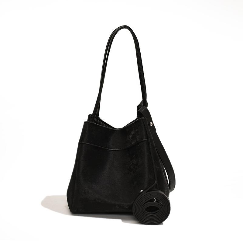 Large capacity fashion texture simple shoulder messenger bag women's 2025 spring new versatile bucket bag tide