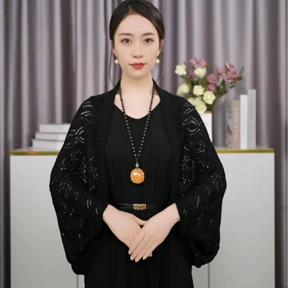 

Summer foreign style crochet hollow knitted shawl women s fashion high-end versatile temperament long-sleeved top knitted sweater Average size 56-232 чорний