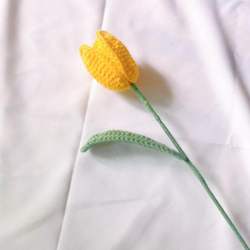 Fiore di Tulipano all'Uncinetto in Filato Fatto a Mano - Simulazione Regalo Eterno