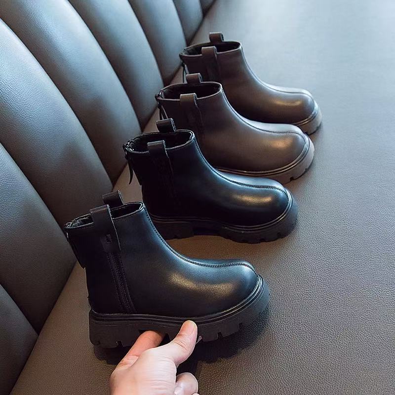 Dívčí boty 2025 podzim a zima nové dětské krátké boty sametové martensky dětské kožené boty módní všestranné velké bavlněné boty