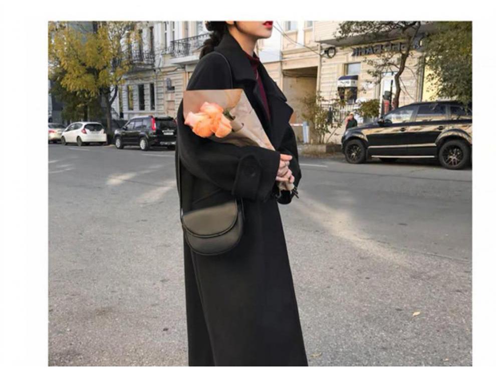 Dámský vlněný kabát černé barvy střední délky nad koleno, Hepburn styl, korejský styl, volný střih, styl Mori, připravený na zimu.