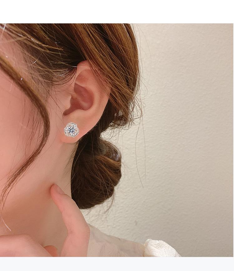 Orecchini Dazzling Heart in Argento Sterling s925 Stile Mori per Donna - Design Versatile di Alta Gamma per l'Estate 2025