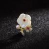 Natural Shell Flower Anti-Light Brooch Trendy Temperament Accessories Cardigan Buckle High-End Corsage Pin