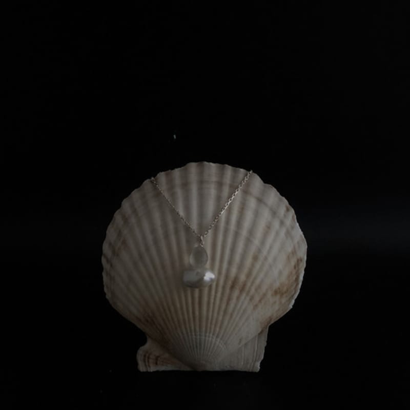 URNAVY Pearl Stone Necklace