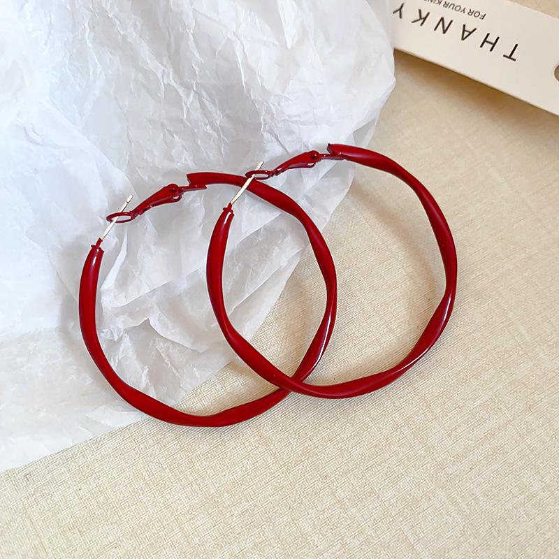 Silver Needle Red Drip Geometric Ear Cuffs - Retro Light Luxury Earrings for Women, Autumn/Winter Collection