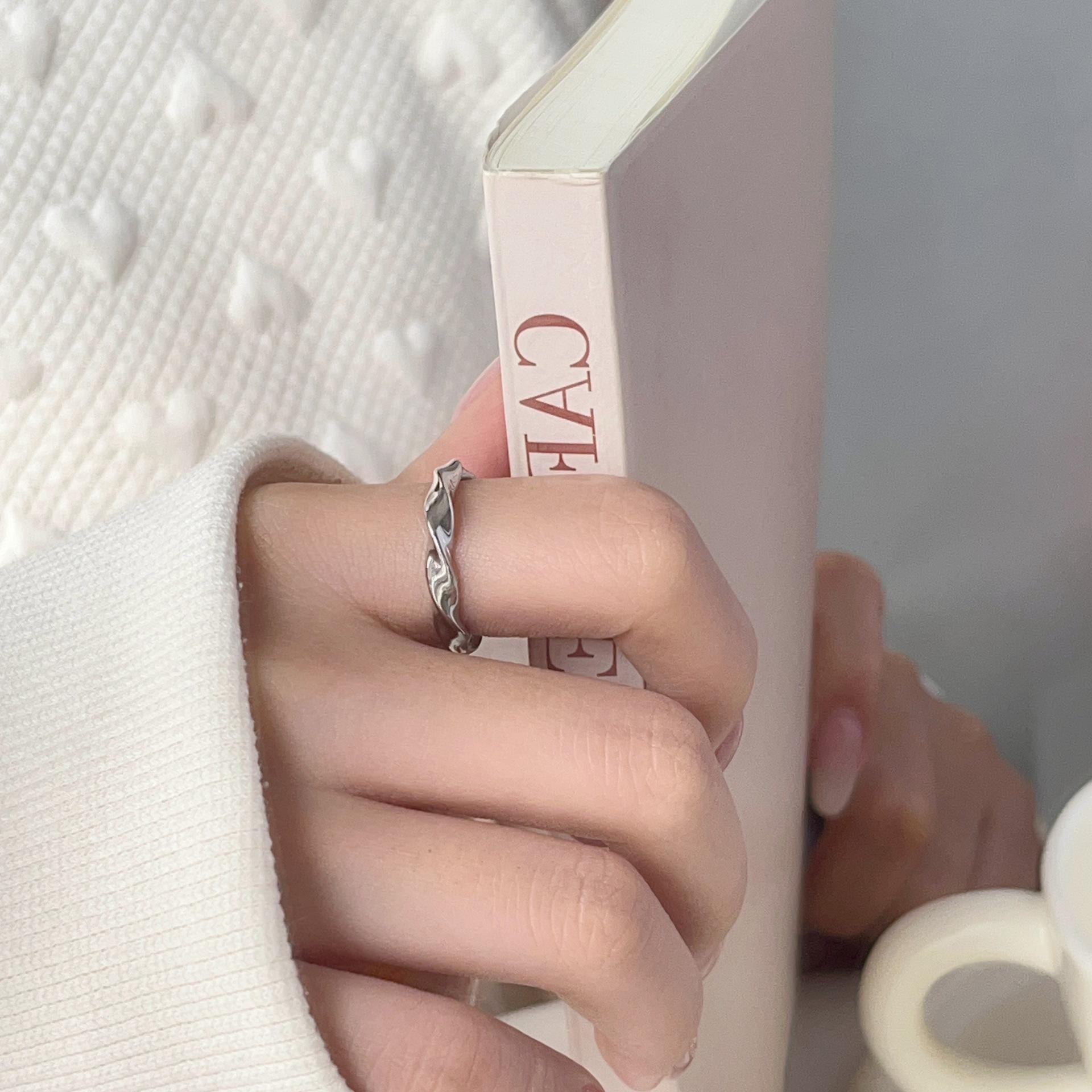 Korean Style Twisted Texture Wave Ring: Light Luxury & Cold Aesthetic Adjustable Open