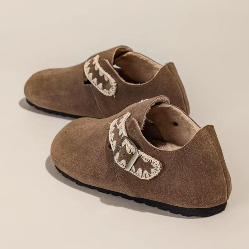 Retro belt buckle flat bottom women's new versatile and comfortable one-pedal velvet warm beanie shoes