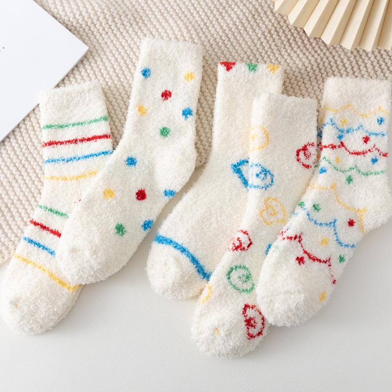 

5/10 пар повседневных носков из кораллового флиса для женщин со свежими и красочными узорами в горошек, зимние теплые послеродовые носки, флисовые носки для сна для домашнего использования 5 Pairs