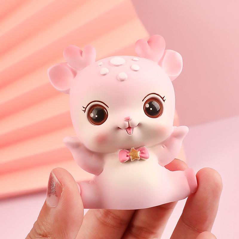 Cute Resin Deer Figurines with A Heart Full of Girlishness, Home Figurines, Student Gifts and Car Figurines