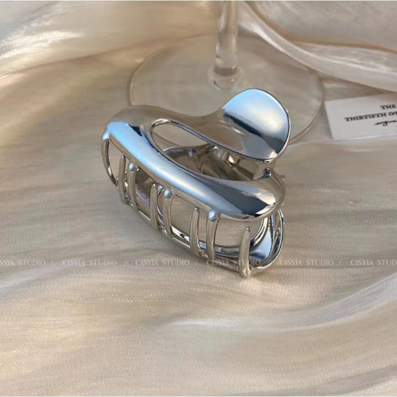 

Женская большая серебряная заколка для волос «Акула» 2024 года на лето