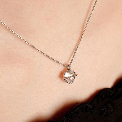 Noonoo Fingers Saturn Heart Necklace