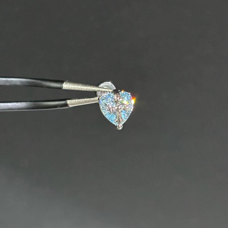 

1 шт. Милый крутой гвоздик для козелка с крылом для женщин, блестящие циркониевые серьги-пусеты в форме креста и сердца, аксессуары для пирсинга тела