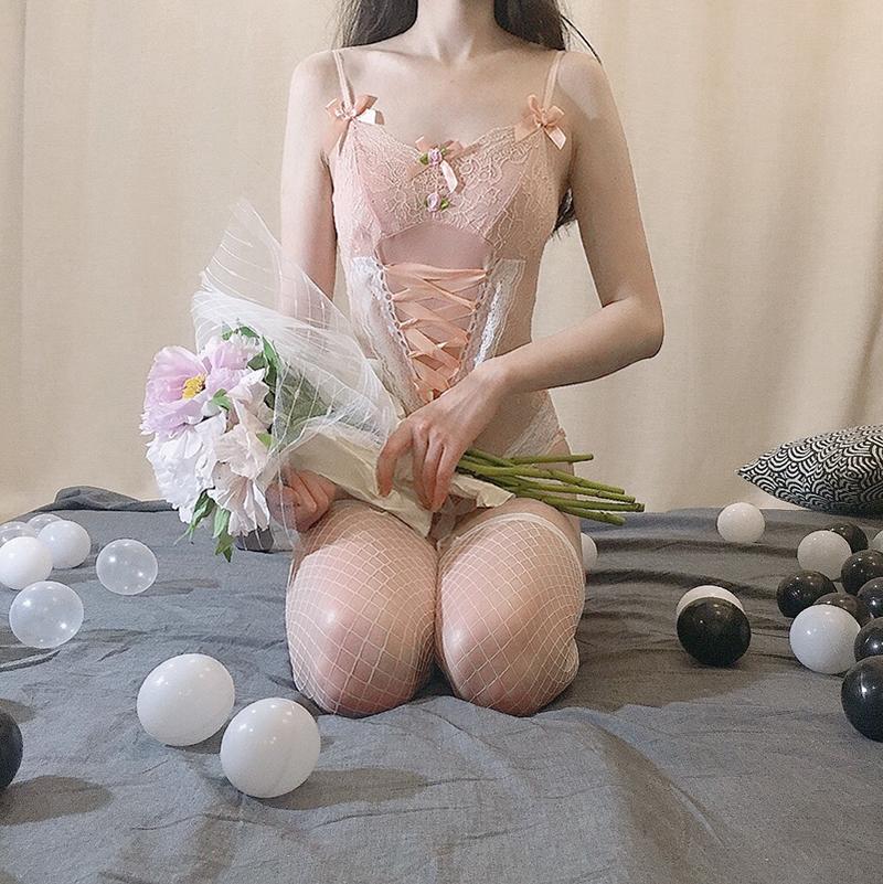 Sexy spodní prádlo Svěží růžové pyžamo s překříženým popruhem na zádech Sexy overal