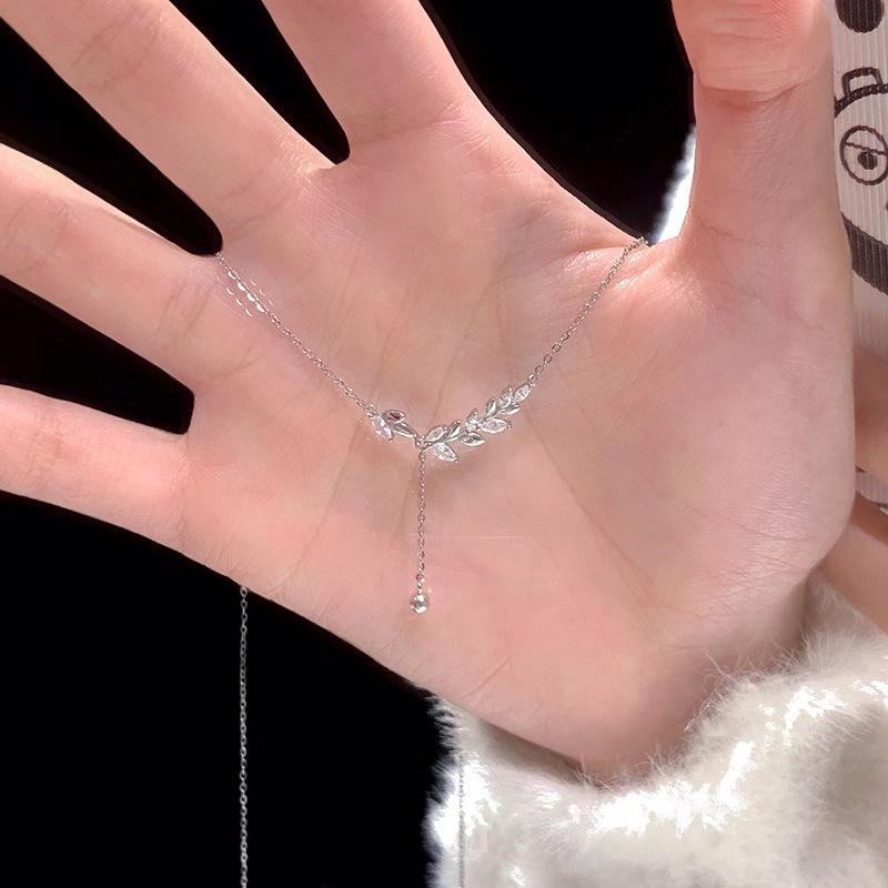 Titanium Steel Does Not Fade, Simple High-End Necklace Women'S Design Temperament Collarbone Chain Fashionable Personalized Pendant
