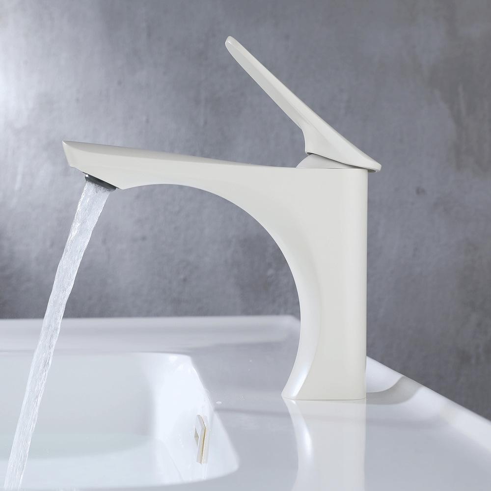 Best-selling Creative Zinc Alloy Sink Faucet Single Handle Modern Design Hot/Cold Water Functionality Deck Mounted School Use