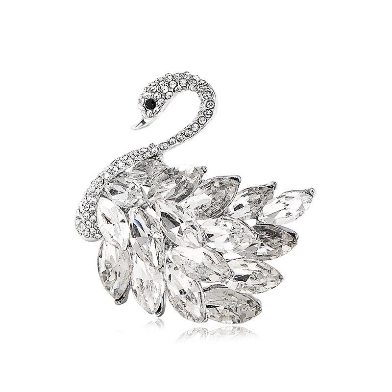 Crystal Swan brooch, high-end and sophisticated, niche, small fragrance, retro chest flower, Korean version, anti glare, pin clothing accessories