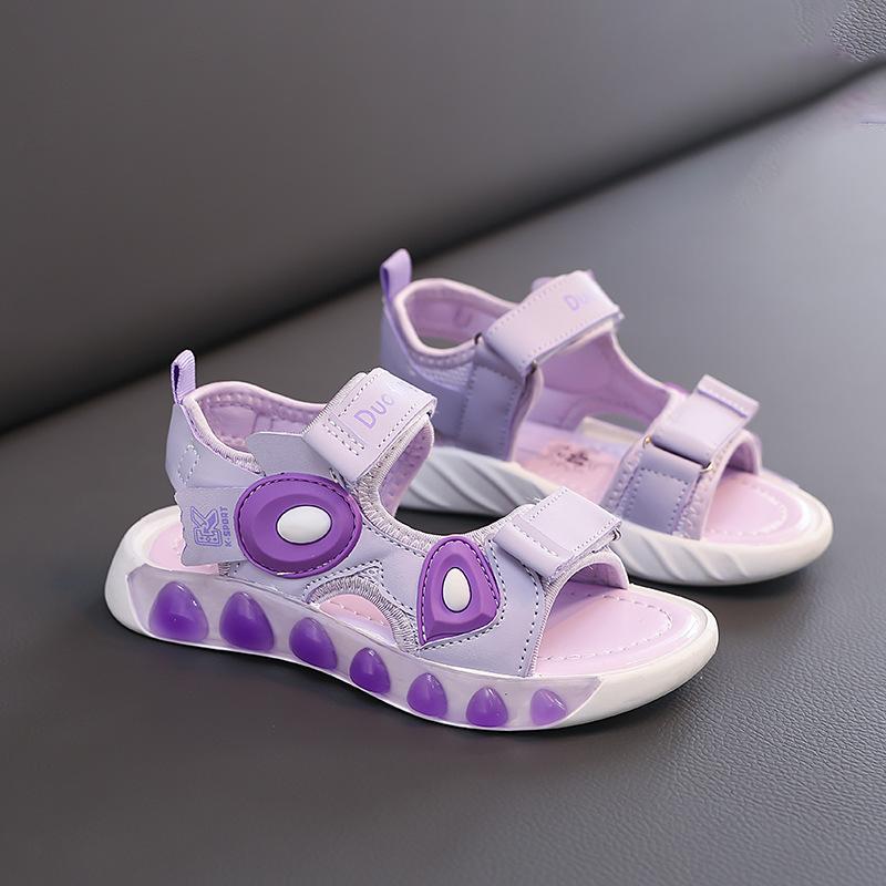 Girls sandals summer 2025 new little girl non-slip soft-soled princess shoes non-slip medium and older children's beach shoes