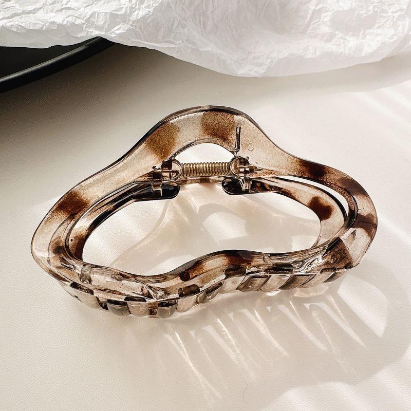 1Pc Leopard Print Textured Acrylic Clip,versatile for Daily Use,coffee Exploration,workplace,retro Lazy Wide Version Hair Clip
