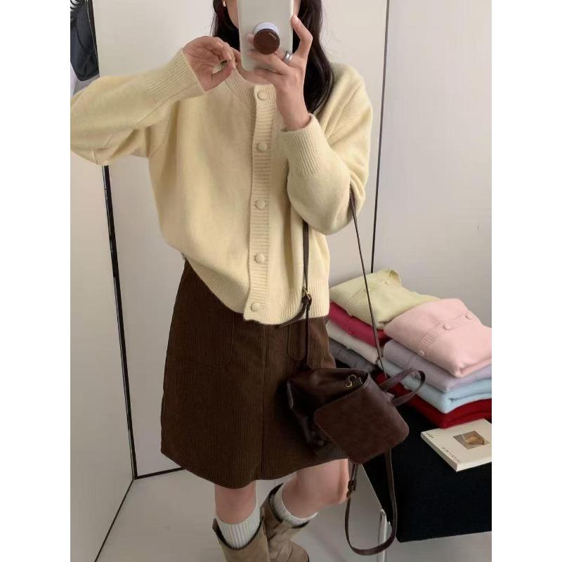 

Новый кардиган с круглым вырезом на пуговицах с длинными рукавами, вязаный топ-жакет цвета дофамина, свободного кроя, конфетных цветов average size жёлтый