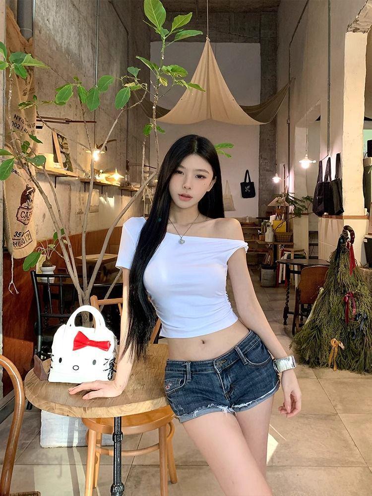 Spicy Girl Asymmetrical One-Shoulder Slimming Short-Sleeve Top - Sexy and Unique Summer Style for Women