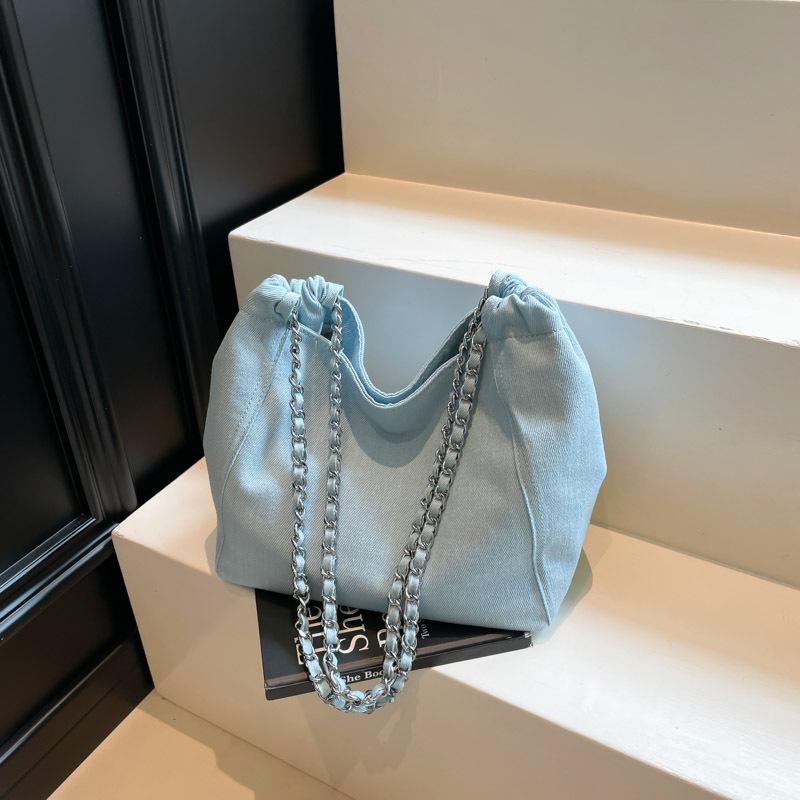 Large-capacity cloth bag women's lightweight autumn and winter new class shoulder messenger bag chain tote bag