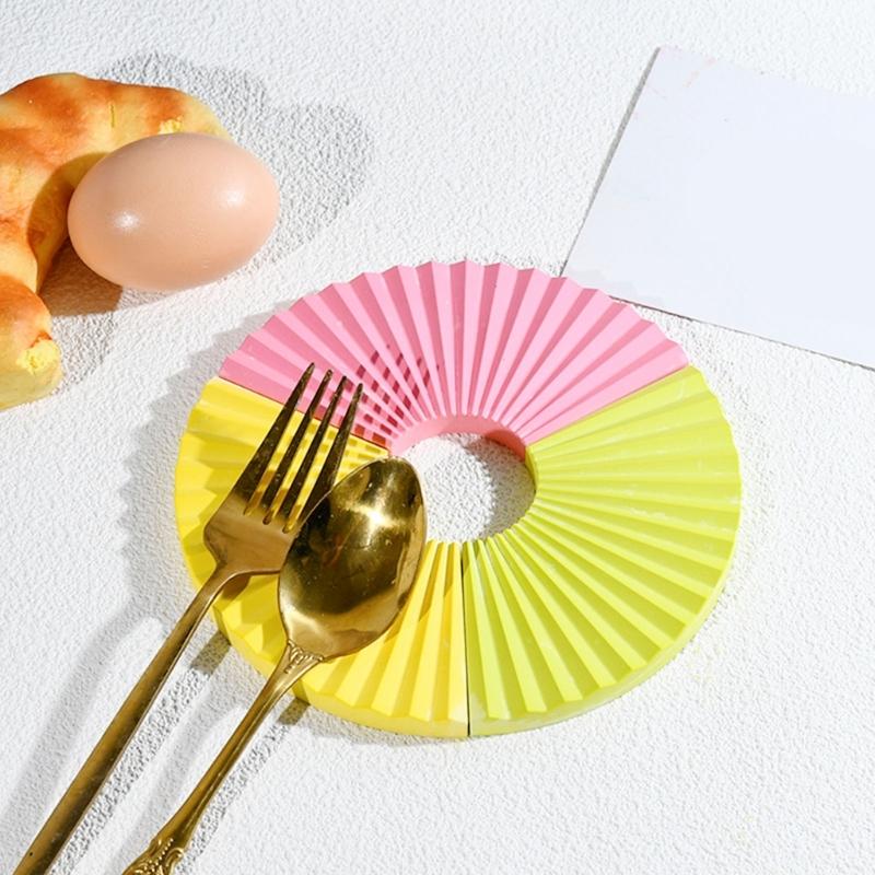 Easy To Clean Multifunctional Fan Shape Silicone Mold for Individualized Heat Resistant Trays and Decorative Pieces