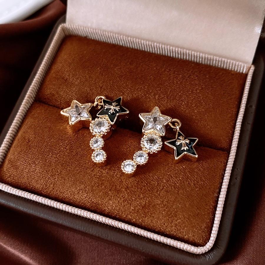 Silver Needle Diamond Oval Pendant Fringed Earrings Medieval Vintage Court Style Stud Earrings Light Luxury Retro Earrings