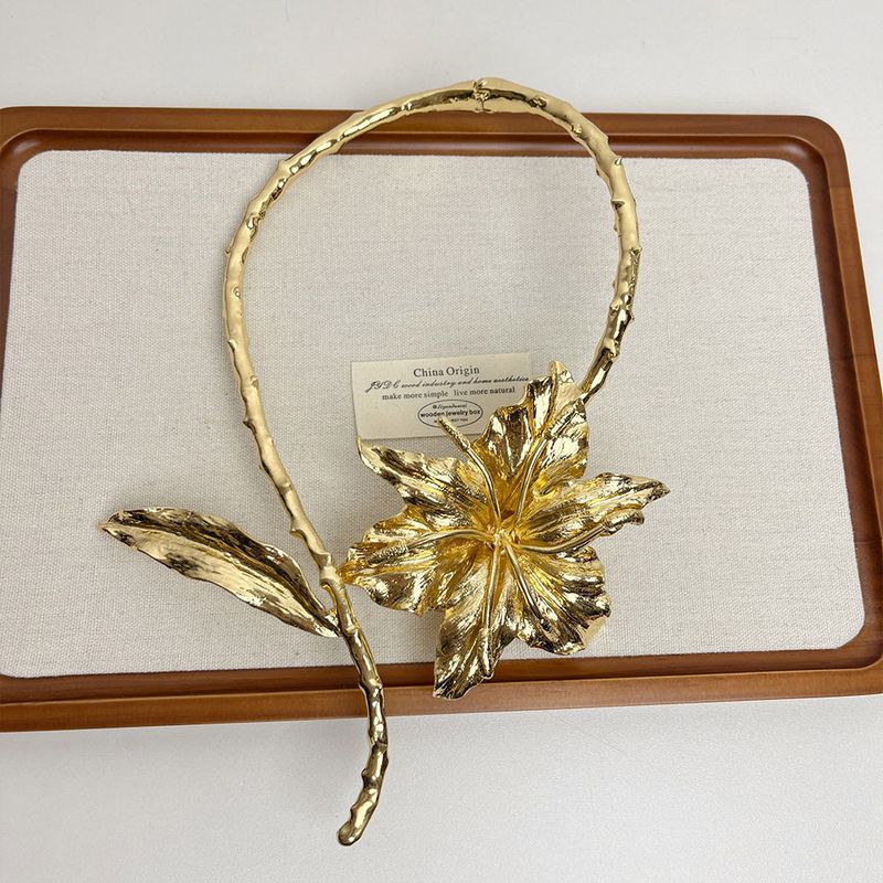 

Fashion Oversized Linglan Flower Metal Collar Women s 2024 New Arrival High-End Exquisite Necklace Heavy Industry Exaggerated Necklace Gold