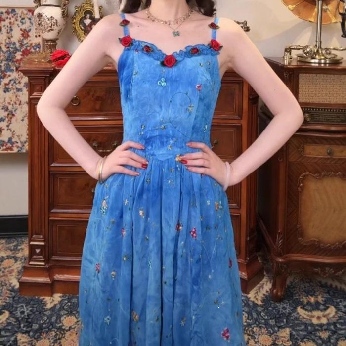 Summer new *** rose French retro gentle embroidery floral vacation style pure desire to show thin suspender dress S