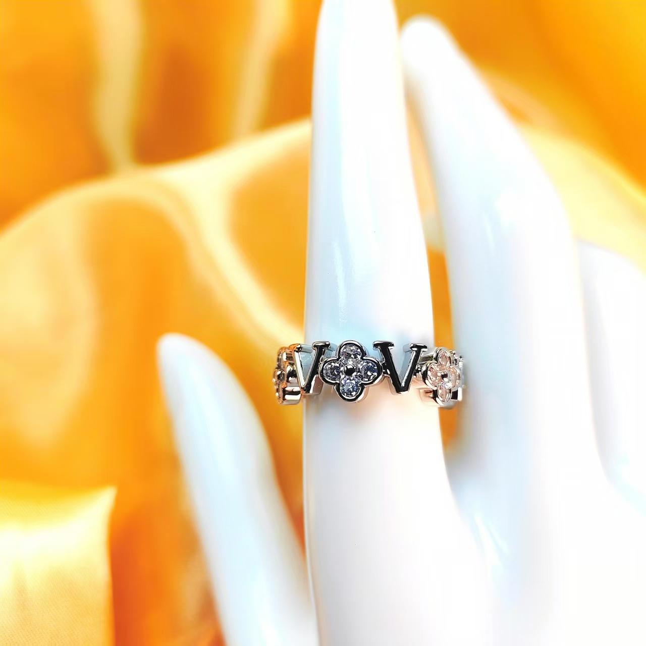 

Кольцо-клевер с четырьмя лепестками, открытое, регулируемое, цирконий, полые буквы, модное женское кольцо