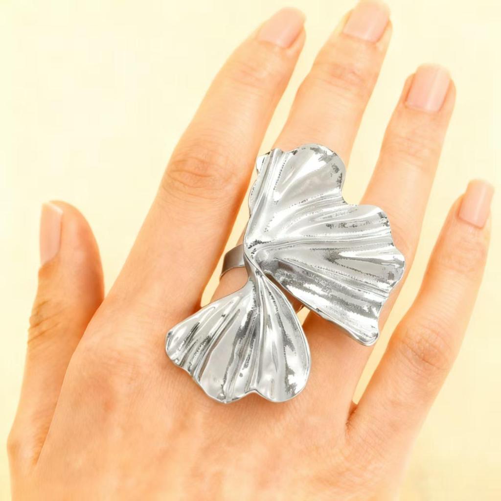 European & American Ginkgo Leaf Design Knuckle Ring: Irregular Pleated Alloy with Sweet, Cool Personality.