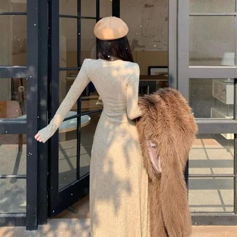 Damen Slim Fit V-Ausschnitt Strickkleid in Midilänge - Unifarben, Stilvoller Herbstrock