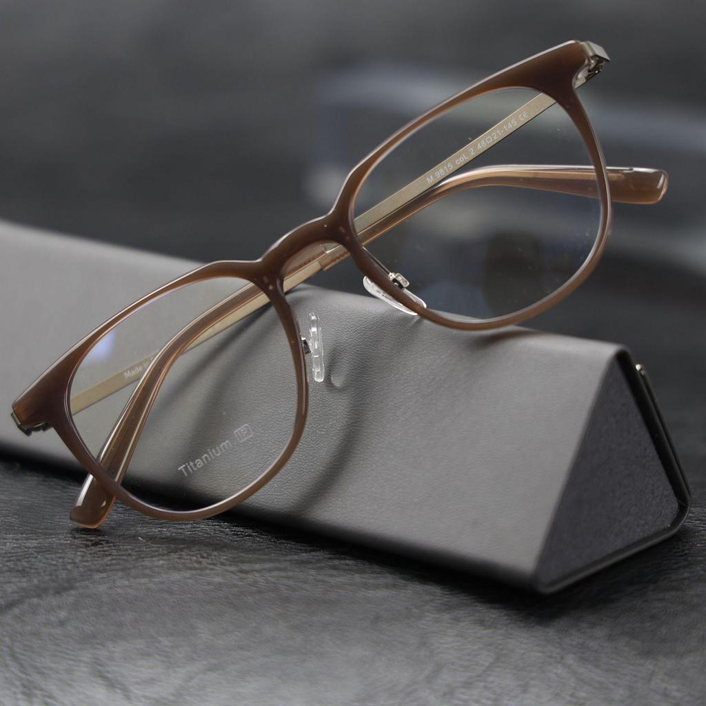 Unisex Pure Titanium Eyeglass Frames with Full-Frame and Acetate TR Options for Myopia, Compatible with Prescription Lenses.