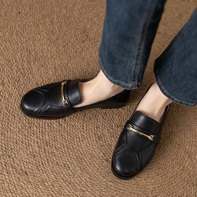 Fashion Women's new leather, cowhide, metal accessories, round toe, low heel, comfortable, plus size single shoes, casual shoes