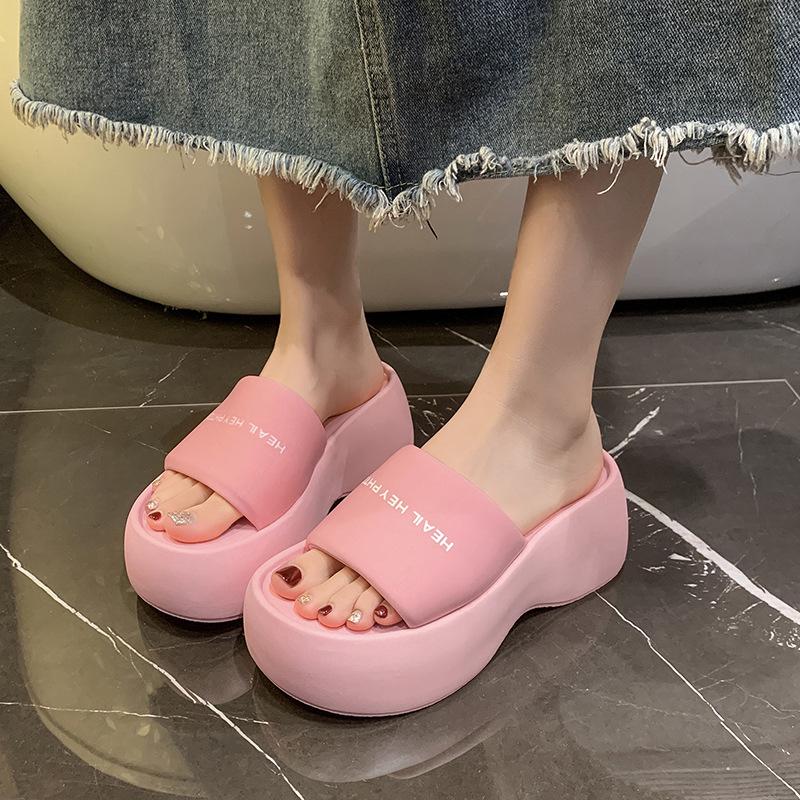 

Platform slippers women s outer wear 2025 new summer light and comfortable one-word sandals to increase the height of casual wedge heel muffin shoes 40