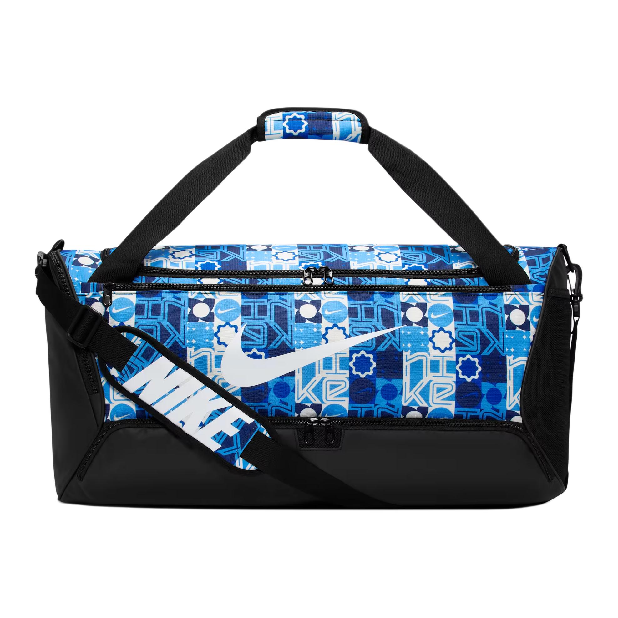 

Nike Brasilia Color Block Full Print Pattern Polyester Gym Bag Medium Unisex Gym Bag University-Blue Black IH7846-412 University Blue & Black