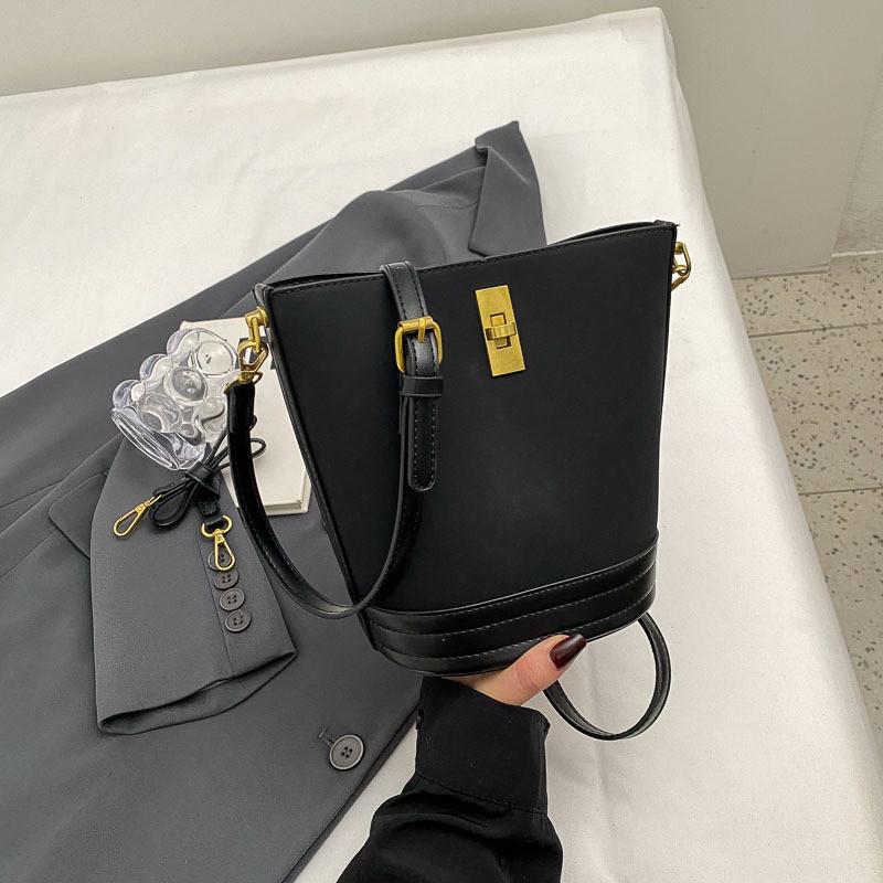 

Retro Leisure Bag Women 2023 New Autumn And Winter Fashion Crossbody Bucket Bag Small Niche High-end Design Shoulder Bag