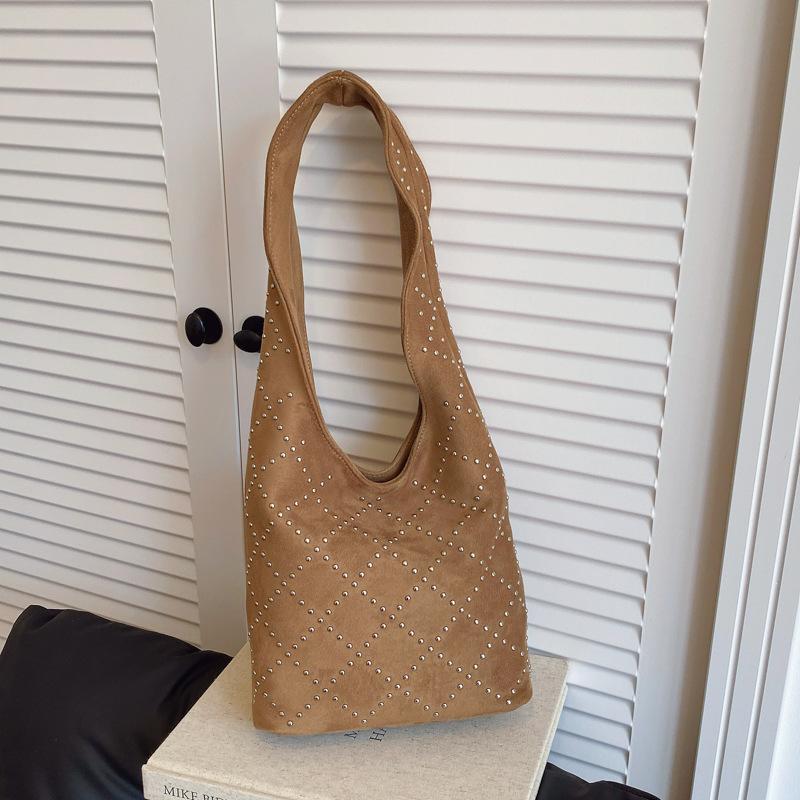 

Frosted retro bag women s new versatile rivet diamond shoulder bag popular bucket bag хаки