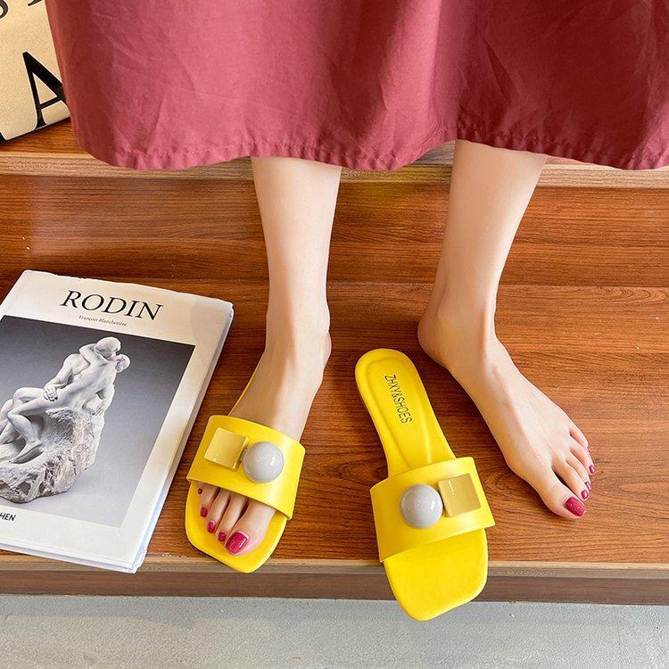 Lato 2025 damskie fajne kapcie noszenie styl zagraniczny noszenie nowa moda celebrytów internetowych płaskie jednosłowne świeże buty na miękkiej podeszwie