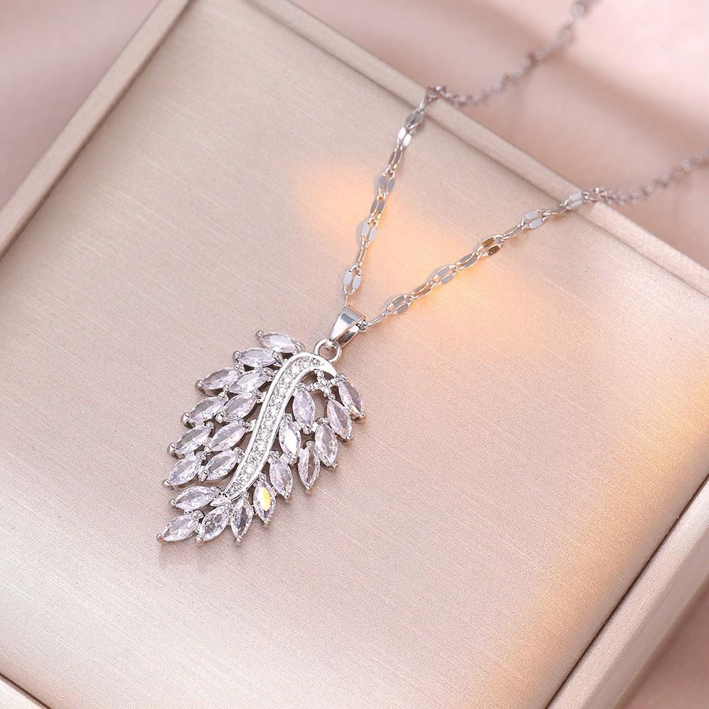 Women's Fashion Heart Pendant Necklace - Elegant, Simple Design, Versatile Clavicle Chain Jewelry