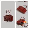 Retro Underarm Bag Women's 2025 New Winter Fashion Niche Versatile Large-capacity Commuter Handbag