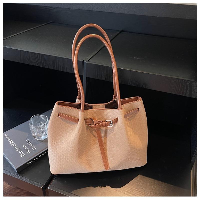 

Retro bag women s large-capacity new autumn and winter versatile simple pleated shoulder bag commuter tote bag хаки
