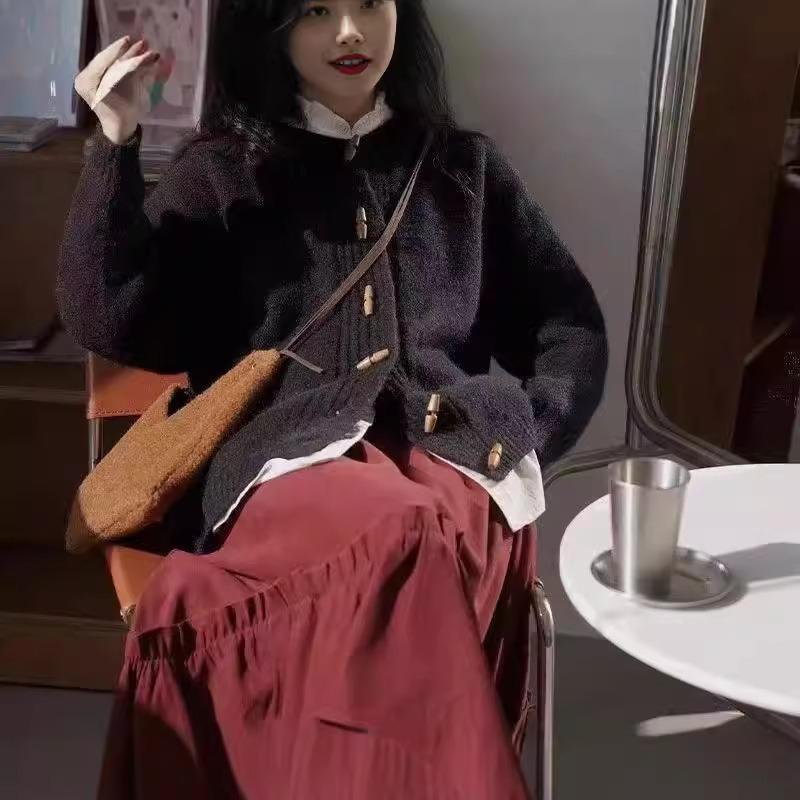 Winter new round neck loose design wooden button sweater jacket women's lazy wind knitted cardigan tide