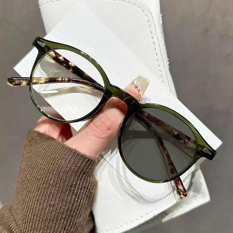 New Round Frame Photochromic Myopia Glasses Retro HD Unisex Color Changing Near Sight Eyeglasses Minus Diopter Glasses To-4.0