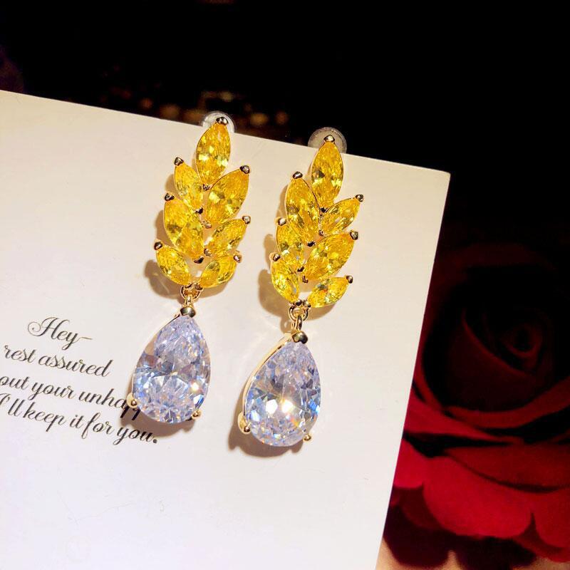 Rare Designer Luxury Retro Gold Earring Earring Earrings with Water Drop Zircon Female Fashion