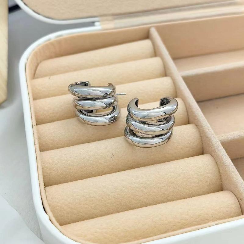 1 Pair of Elegant Women's High-End Glossy Earrings Made of Copper, Fashionable, Simple and Versatile Metal Earrings