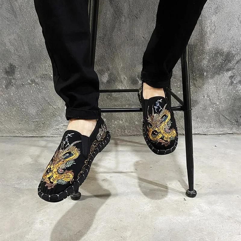 Fashion Cloth Shoes Embroidery Flower Social Guy Male Moccasin-Gommino Student Casual Shoes Fashion National Chinese Style 2024