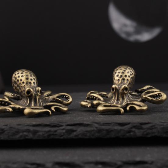 Brass Octopus Figurine Metal Carving Octopus Statue Sea Animal Sculpture Feng Shui Decoration Home Office Desktop Ornament