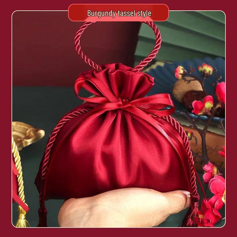 

Свадебные подарочные коробки для конфет из шелкового атласа Small 14x15cm [Suggest 3 large 3 small, 6 candies]