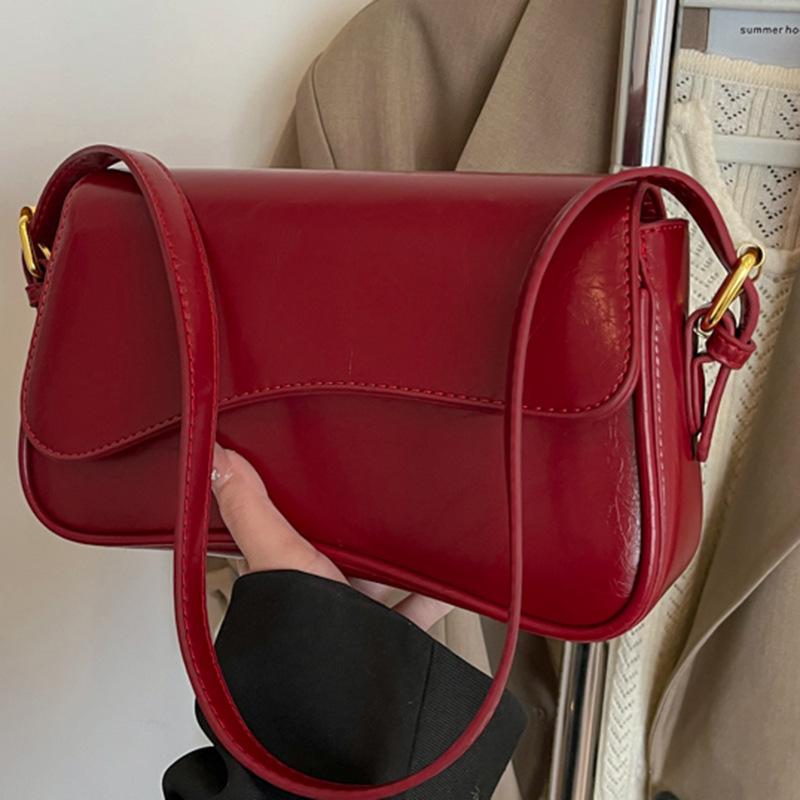 Una borsa da pendolare a mano di nicchia, elegante e semplice, con un alto livello di aspetto e una piccola borsa a tracolla quadrata